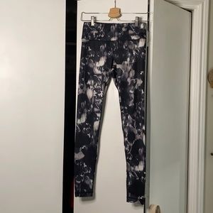 90 degree by Reflex patterned fitness leggings.